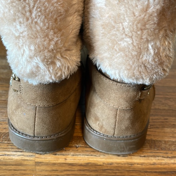 GUESS FURRY TAN SUEDE BOOTS RHINESTONES 9-1/2m - Picture 8 of 9